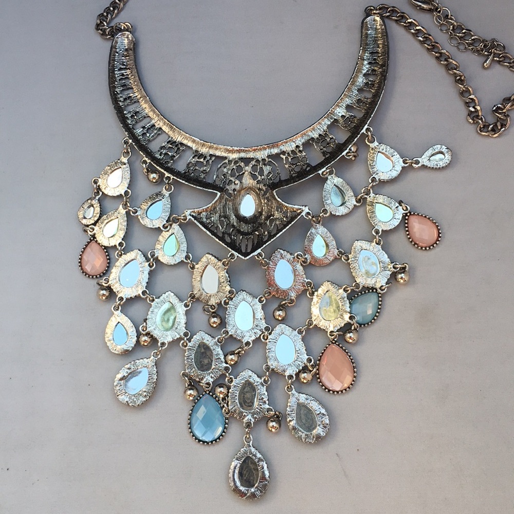 New! Pastel Raindrop Statement Necklace - Picture 6 of 7